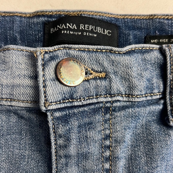 Banana Republic light blue premium denim mid-rise jean shorts - Picture 3 of 9